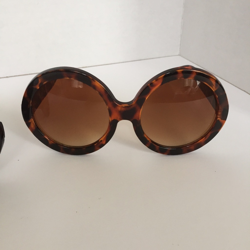 Round sunglasses 🕶